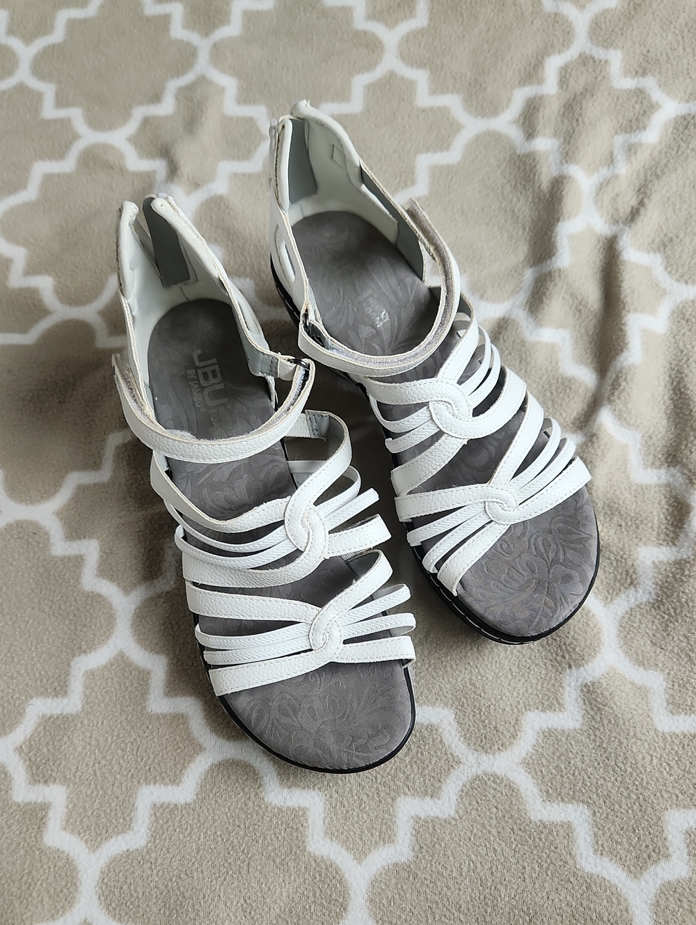JBU White Strappy Women's Sandals